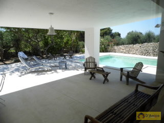 foto immobile Prestigiosa Villa con piscina immersa nel verde a Santa Maria di Leuca  n. 10