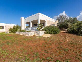 Villa with sea view, in the hills, with swimming pool built