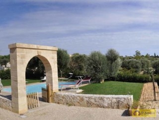 foto immobile Villa vista mare, con Piscina, in collina a Pescoluse  n. 14