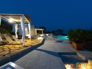 foto immobile Villa con Piscina Vista Mare con meraviglioso giardino, a Pescoluse n. 3