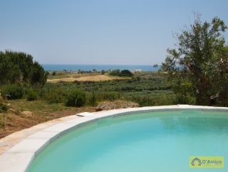foto immobile Villa con Piscina Vista Mare con meraviglioso giardino, a Pescoluse n. 16
