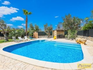 foto immobile Villa con piscina e giardino  a Torre Vado n. 3