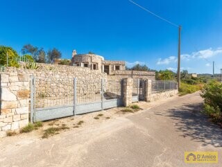 foto immobile Tipica villa salentina in pietra fronte mare Jonio, in Puglia n. 2