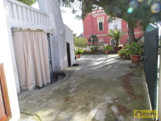 foto immobile Prestigiosa Villa nel centro di Santa Maria di Leuca a 80mt dal mare  n. 8