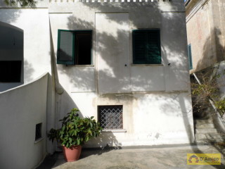 foto immobile Villa nel centro di Santa Maria di Leuca a 80mt dal mare  n. 5