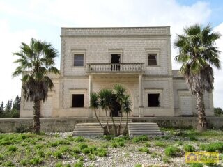 foto immobile Villa in stile Neoclassico, da completare, con Piscina ed area Spa n. 2