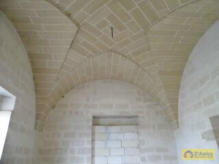 foto immobile Villa in stile Neoclassico, da completare, con Piscina ed area Spa n. 12