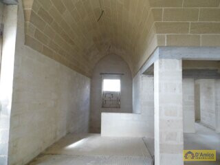 foto immobile Villa in stile Neoclassico, da completare, con Piscina ed area Spa n. 14