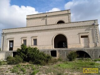 foto immobile Villa in stile Neoclassico, da completare, con Piscina ed area Spa n. 3