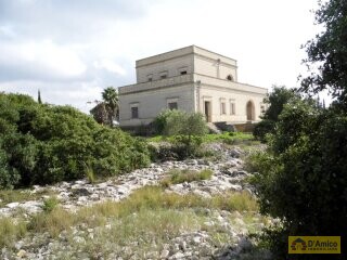 foto immobile Villa in stile Neoclassico, da completare, con Piscina ed area Spa n. 5