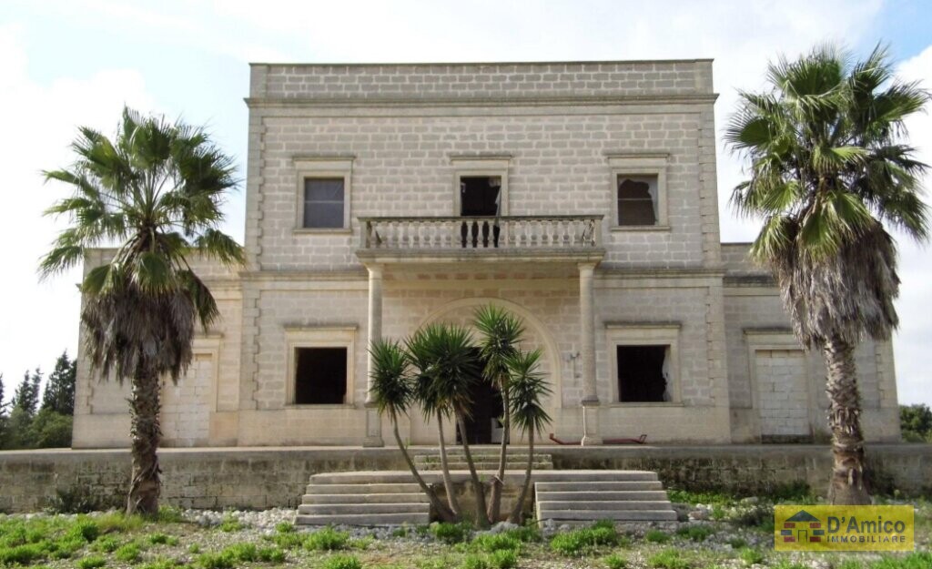 foto immobile Villa in stile Neoclassico, da completare, con Piscina ed area Spa n. 9