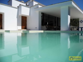 foto immobile Prestigiosa Villa con piscina immersa nel verde a Santa Maria di Leuca  n. 6