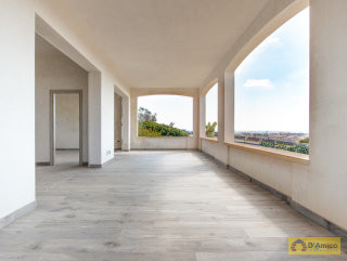 foto immobile Vendesi Villa vista mare, in collina, con Piscina realizzata n. 29