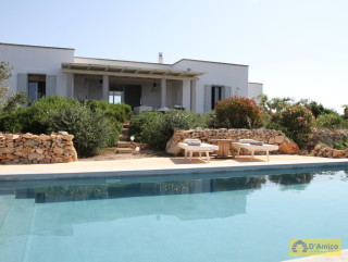 foto immobile Villa stile mediterraneo, vista mare, con Piscina n. 24