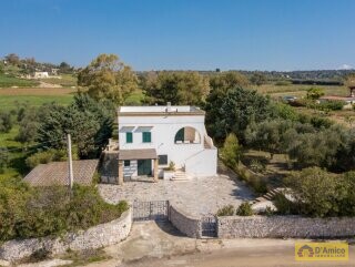 foto immobile In vendita a Pescoluse Villa vista mare, con Autorizzazione per piscina n. 5