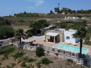 Villa vista mare con Piscina e Vigneto a Pescoluse