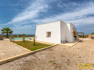 foto immobile Villa vista mare con Piscina e Vigneto a Pescoluse n. 19