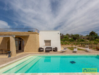 foto immobile Villa vista mare con Piscina e Vigneto a Pescoluse n. 3