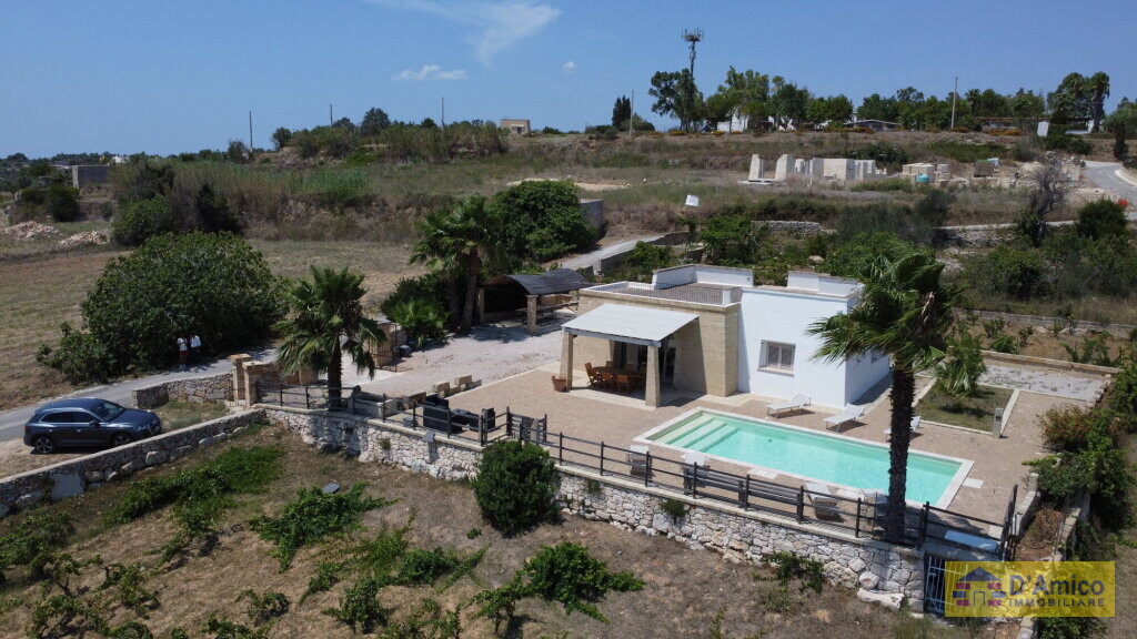 foto immobile Villa vista mare con Piscina e Vigneto a Pescoluse n. 9