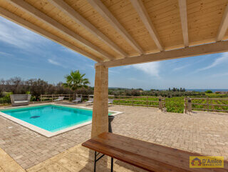 foto immobile Villa vista mare con Piscina e Vigneto a Pescoluse n. 5