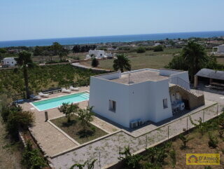 foto immobile Villa vista mare con Piscina e Vigneto a Pescoluse n. 38
