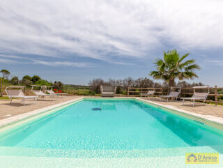 foto immobile Villa vista mare con Piscina e Vigneto a Pescoluse n. 6