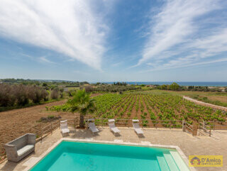foto immobile Villa vista mare con Piscina e Vigneto a Pescoluse n. 7