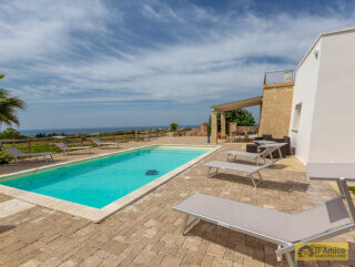 foto immobile Villa vista mare con Piscina e Vigneto a Pescoluse n. 9