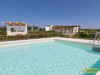 foto immobile Splendida Villa con Piscina vista mare, a Pescoluse n. 8