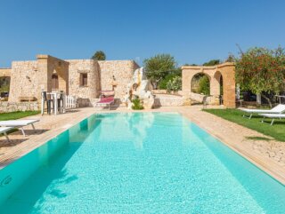 Villa vista mare, con Piscina, in collina a Pescoluse