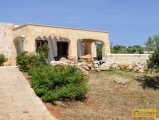 foto immobile Villa vista mare, con Piscina, in collina a Pescoluse  n. 3