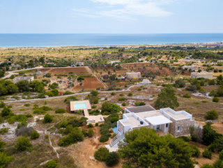 Villa with Swimming pool facing the sea and enchanting panorama 