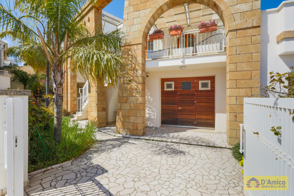 foto immobile Villa di pregio a Santa Maria di Leuca, con vista mare n. 9