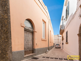 foto immobile Palazzo in vendita nel centro di Ugento, con Piscina a 5 km dal mare n. 10