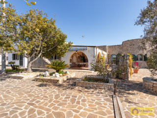 foto immobile Villa con Trullo vista mare a Salve, a 4 km da Pescoluse n. 5