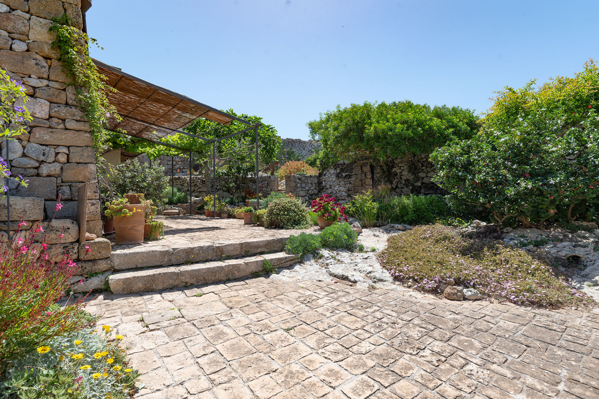 Villa in corte rurale con giardino e Dependance sopra Santa Maria di Leuca - Castrignano del Capo