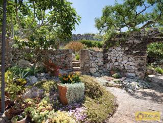 foto immobile Villa in corte rurale con giardino e Dependance sopra Santa Maria di Leuca n. 2