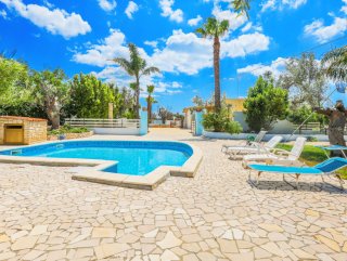 Villa with swimming pool and garden  in Torre Vado