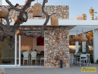 foto immobile Elegante Villa Vista Mare sulla Collina con Parco Privato & Piscina n. 10