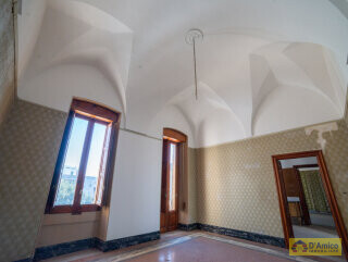 foto immobile Antico Palazzo del 1889 Con Cortile Privato in Centro Storico n. 15