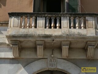 foto immobile Antico Palazzo del 1889 Con Cortile Privato in Centro Storico n. 2