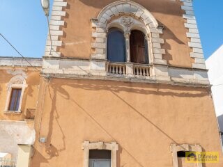 foto immobile Antico Palazzo del 1889 Con Cortile Privato in Centro Storico n. 3