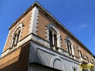foto immobile Antico Palazzo del 1889 Con Cortile Privato in Centro Storico n. 4