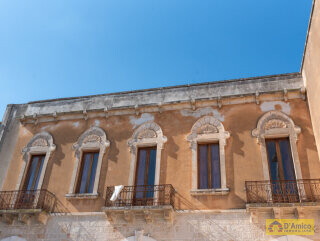 foto immobile Antico Palazzo del 1889 Con Cortile Privato in Centro Storico n. 6