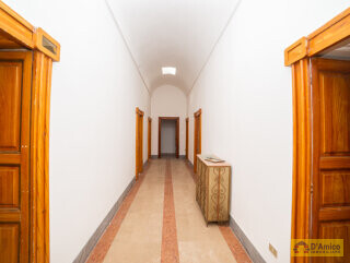 foto immobile Antico Palazzo del 1889 Con Cortile Privato in Centro Storico n. 8