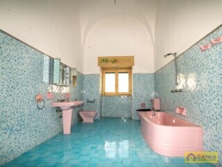 foto immobile Antico Palazzo del 1889 Con Cortile Privato in Centro Storico n. 9