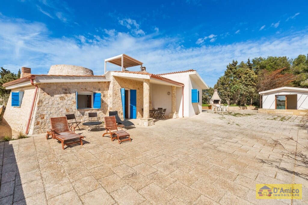 foto immobile Tipica Villa Vista Mare con Dependance e Progetto approvato per una Piscina. n. 9