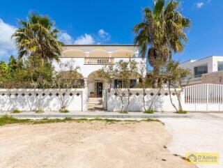 foto immobile Elegante e Raffinata Villa Vista Mare con Giardino n. 6