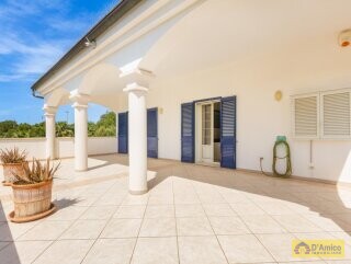 foto immobile Elegante e Raffinata Villa Vista Mare con Giardino n. 33