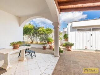 foto immobile Elegante e Raffinata Villa Vista Mare con Giardino n. 9